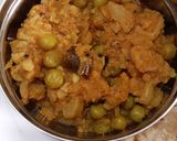 A picture of step 5 of Cauliflower peas masala.