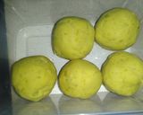 Foto langkah ke 3 dari resep Bola ubi isi coklat.