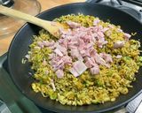 Une image de l'étape 7 de Riz gratiné aux deux fromages, courgette, persil et jambon.