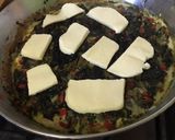 Foto del paso 3 de la receta: Tortilla de acelga de tres huevos y queso