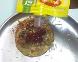 मिनी मॅगी नूडल्स पिझ्झा विथ एग (mini maggi noodles pizza with egg recipe in marathi) रेसिपी स्टेप 7 फोटो