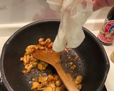 รูปขั้นตอนการทำที่ 4 ของ ผัดซีอิ๊วไก่