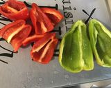 Une image de l'étape 2 de Escalopes de dinde marinées et poivrons bicolores.