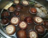 รูปขั้นตอนการทำที่ 4 ของ ซี่โครงหมูตุ๋นเห็ดหอม