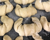 Foto del paso 3 de la receta: Medialunas de manteca fáciles