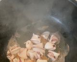 Hình bước làm 2 của món Mực Xào Nấm Rau Củ