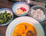 รูปขั้นตอนการทำที่ 2 ของ 🤤ข้าวไข่เจียวกะเพรากุ้งสับ🦐