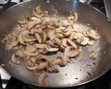 A picture of step 3 of Muhroom sauce.