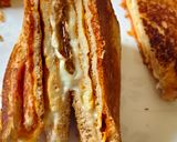 A picture of step 3 of Cheesy Egg Sandwich.