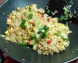 Foto langkah ke 5 dari resep Nasi Goreng Solaria.