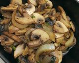 Foto langkah ke 2 dari resep Sautèèd Mushrooms.