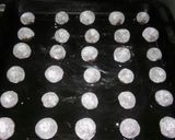 Foto del paso 2 de la receta: Galletitas craqueladas de chocolate
