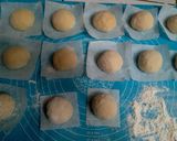 Foto langkah ke 4 dari resep Donat bunga.