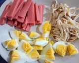 Foto langkah ke 1 dari resep Risol Mayo Pedas Manis Isi Ayam, Sosis, dan Telur. Yummiee 🥚🍗.
