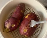 Hình bước làm 2 của món Khoai lang nướng lò vi sóng 🍠