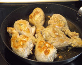 Foto del paso 2 de la receta: Muslitos de pollo con champiñones y vermú