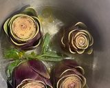 Foto del passaggio 3 della ricetta Carciofi a fiore 🌹 in padella