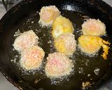 A picture of step 4 of Mozzarellas Pork Balls.