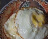Foto langkah ke 1 dari resep Telur Ceplok Kuah Kecap.