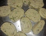 A picture of step 6 of Lacchedar Mathri (currypatte flavour).