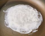 Hình bước làm 2 của món Lá gói chả giò bằng bột mì