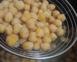 A picture of step 1 of Chole rice.