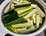 Une image de l'étape 1 de °Courgettes à la bolognaise°.