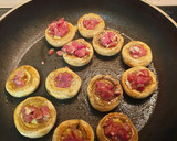 Foto del paso 4 de la receta: Champiñones a la plancha con jamón serrano y queso holandés