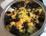 Une image de l'étape 7 de Salade de fruits (melon vert,prunes d ante,mûres,ananas et banane).
