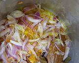 A picture of step 2 of Sindhi chicken curry.