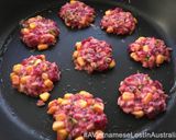 Hình bước làm 3 của món Bánh củ dền, bắp, gạo lức, hạt quinoa, phô mai và trứng fritters