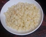 Foto del paso 1 de la receta: Salteado de pasta con verduras y salchichas frescas