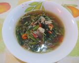Foto langkah ke 3 dari resep Tumis kangkung saus tiram pedas.