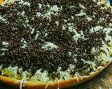 Foto langkah ke 5 dari resep Martabak Manis Cokelat Keju Sederhana.