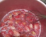 Foto langkah ke 1 dari resep Strawberry panacotta.