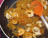 Foto del paso 4 de la receta: Fideos con sepia y langostinos
