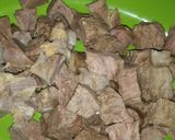 Foto langkah ke 1 dari resep Tumis Daging Sapi Bawang Bombay.