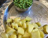 आलू मटर वाली खिचड़ी (Aloo Matar wali khichdi recipe in hindi) रेसिपी चरण 1 फोटो