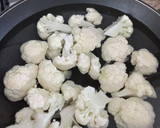 Foto del paso 2 de la receta: Coliflor forrada en salsa roja🍅🍅🍅