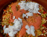Foto del paso 2 de la receta: Arroz meloso con gambones, calamares y almejas