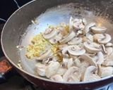 Foto langkah ke 3 dari resep Creamy fettuccine pasta.