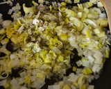Foto del paso 1 de la receta: Berenjenas rellenas de pollo, jamón y salchichas al horno
