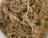 Foto langkah ke 5 dari resep Tumis mie goreng pedeessss.