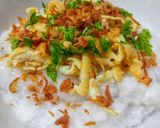 Foto langkah ke 3 dari resep Bubur Nasi Telur Dadar.