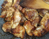 Foto del paso 4 de la receta: Contramuslos de Pollo en Salsa de Yakiniku y Humo con Manzana