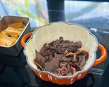Hình bước làm 3 của món Mộc nhĩ kho đậu phụ