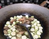 Foto langkah ke 2 dari resep Sup Oyong Jamur Merang.