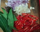 Foto langkah ke 1 dari resep Sayur lodeh bumbu iris.