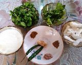 A picture of step 1 of Hariyali chutney.