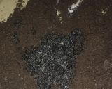 A picture of step 1 of 3 layers Oreo dessert.